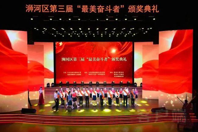 “小马云”惨遭解雇：这个农村孩子的摧毁，究竟是谁之过？